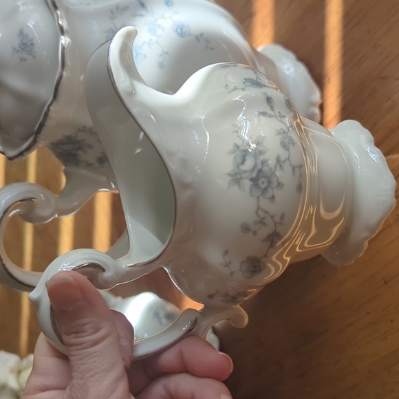 Elegant White and Blue Floral Tea Set - Picture 3 of 4